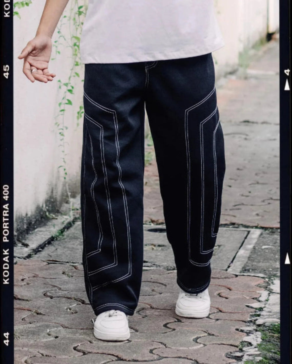 Men’s Black Wide-Leg Pants with Contrast Stitching